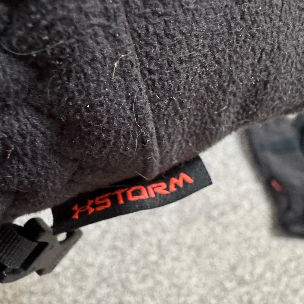 Gloves Under Armour Women’s Black Storm Fleece Gloves with Pink Logo Accent